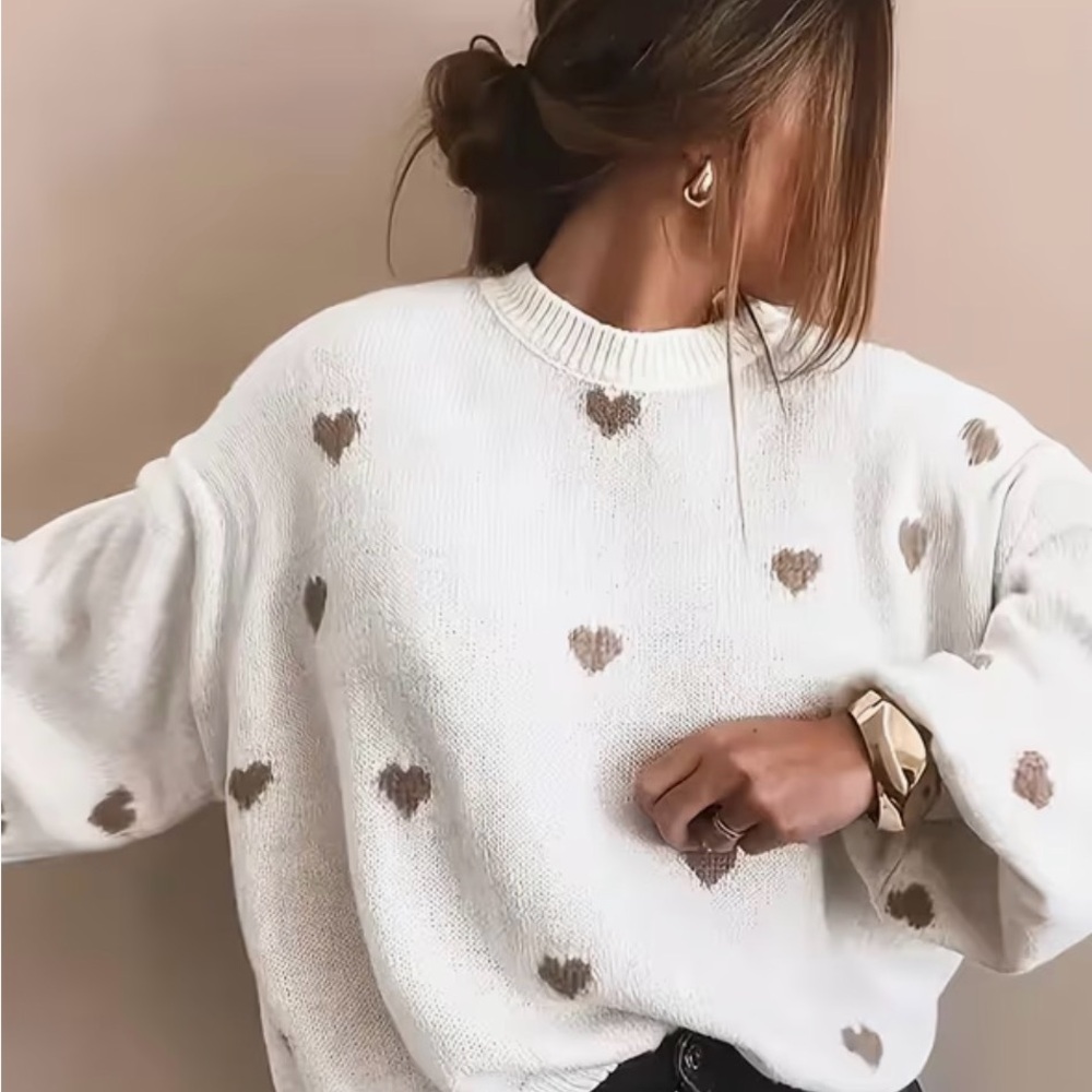 White Sweater with Heart Pattern 90✅
